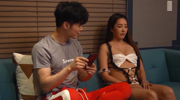 sex sieudam.tv Bố Chồng yêu cơ hội khi biết được con trai bị bắn tinh sớm nên đã đè bạn gái của con trai ra…